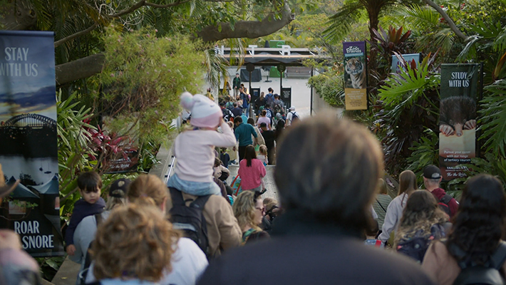 Guests on their way to the concert lawns 