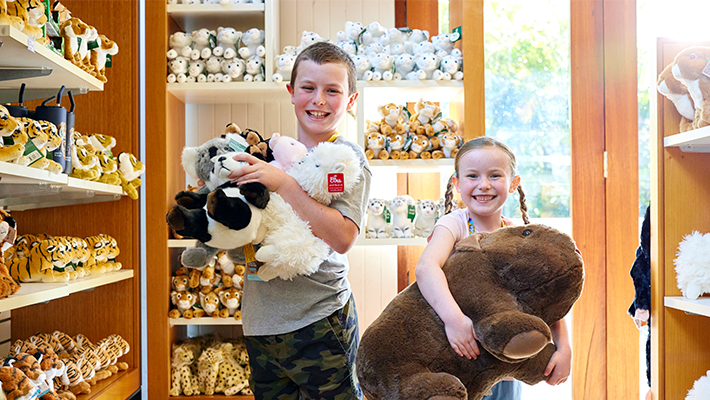 Zoo Friend children enjoying the retail discounts at the Zoo Shop